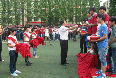 资阳市技工学校标志