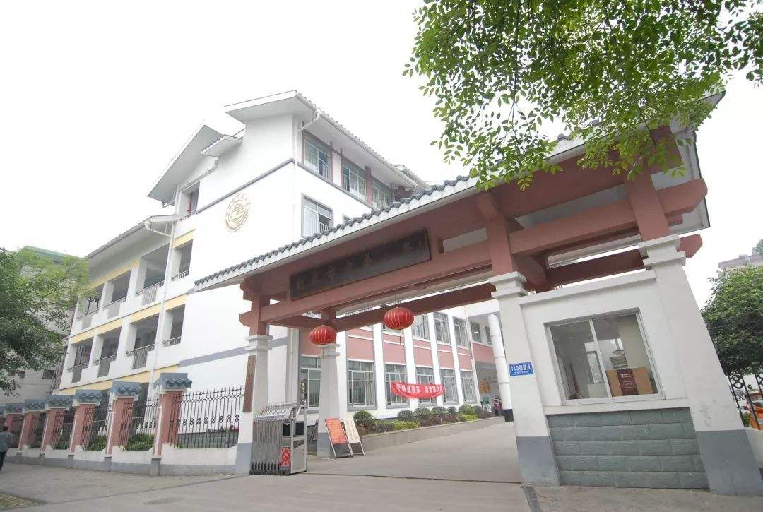 广西城市建设学校标志